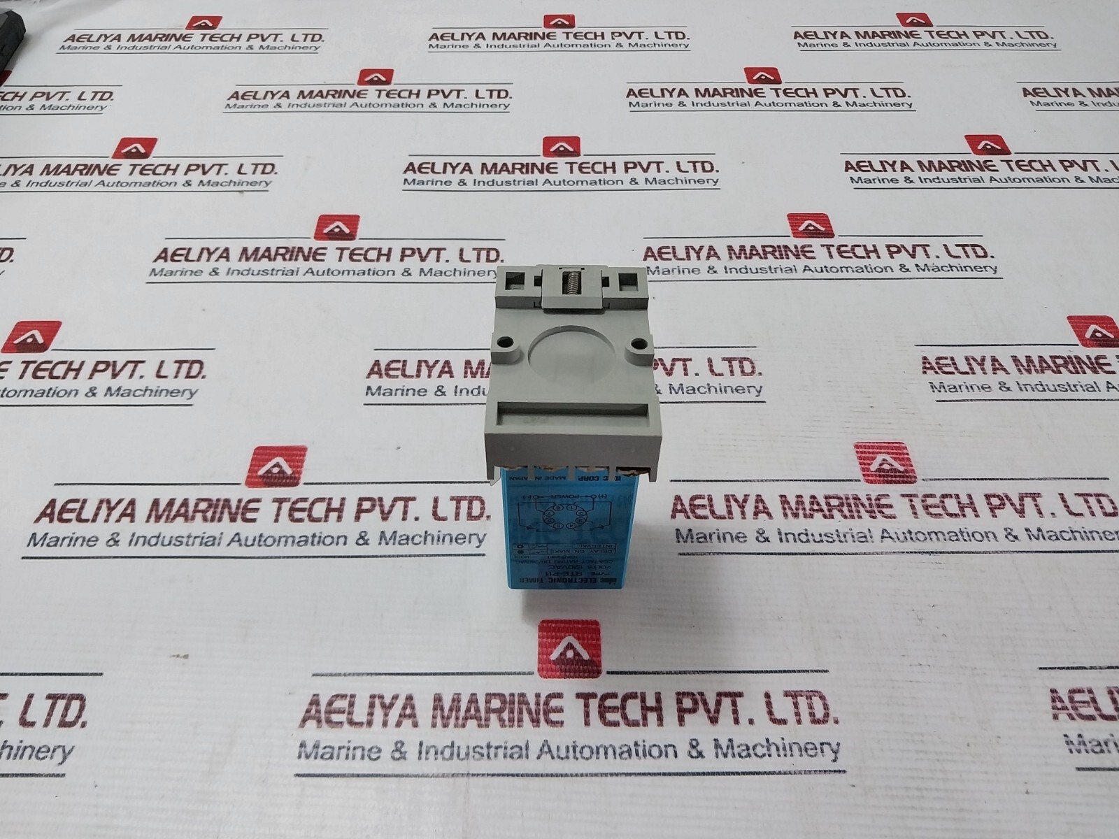 IDEC RTE-P11 Electronic Timer With Base 0-10 Sec 120vac