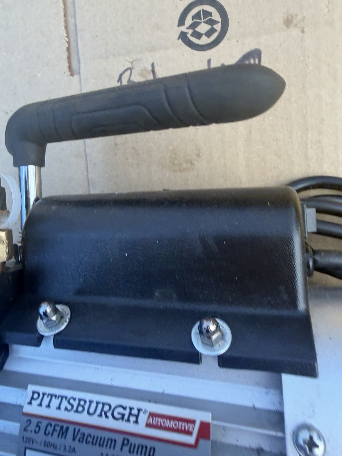 Pittsburgh 61245 2.5CFM Automotive Portable Refrigerant Vacuum Pump 120V/3.4A
