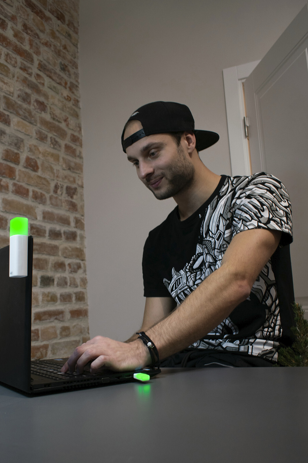Luxafor Bluetooth PRO – Wireless LED Busy Light for the offise