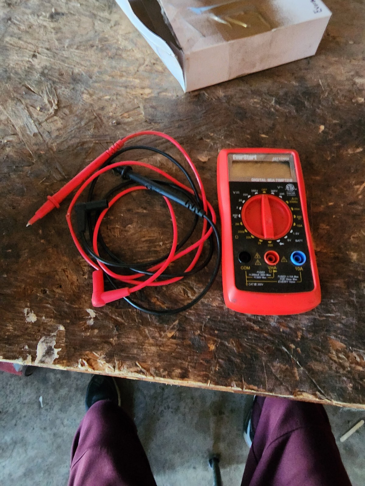 EverStart 300V Digital Multimeter 10711WDI – usede Black and Red