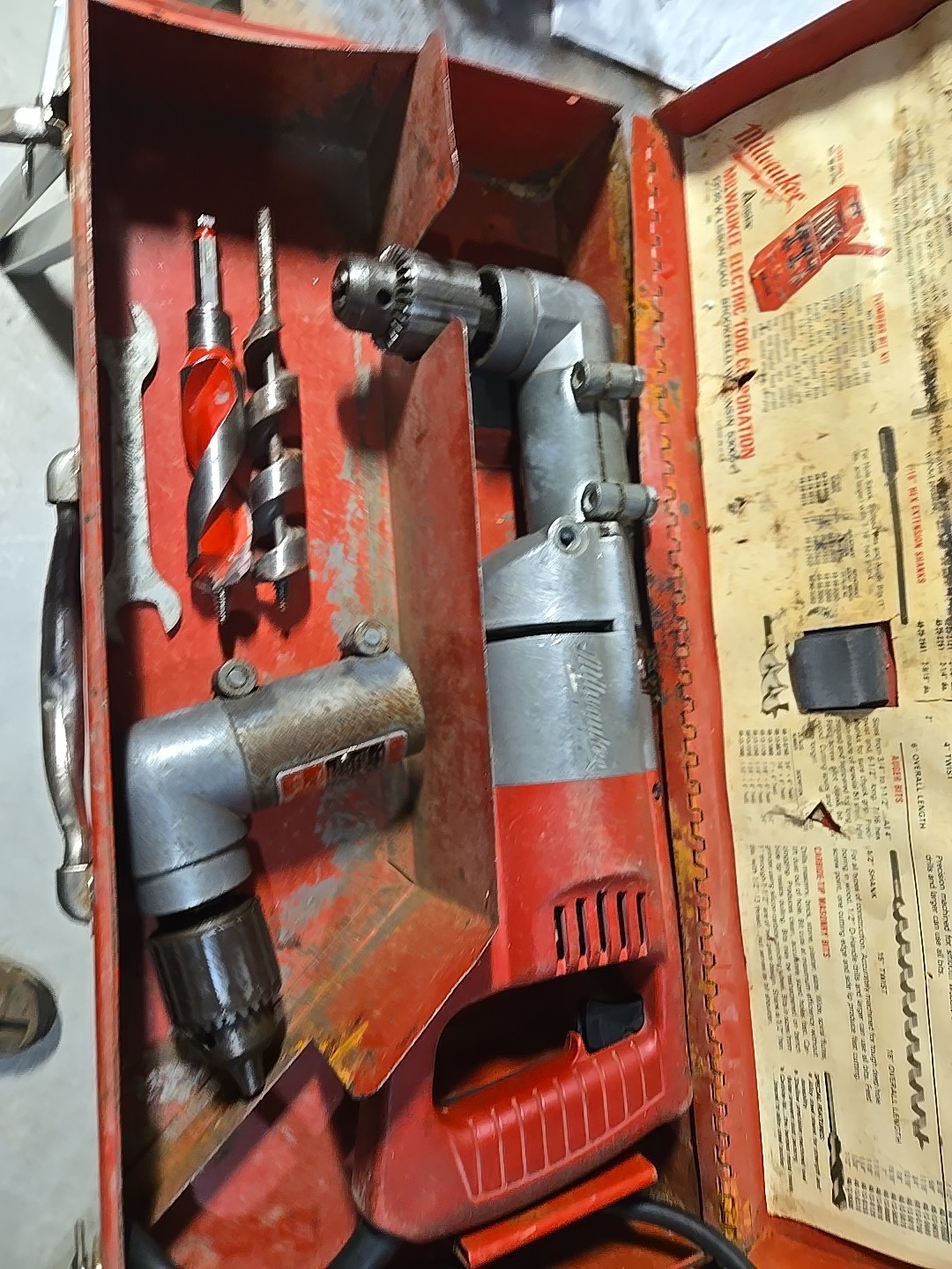 Milwaukee 1001-1 1/2 Right Angle Drill 500 RPM w/ Case And Extras Head And Bits