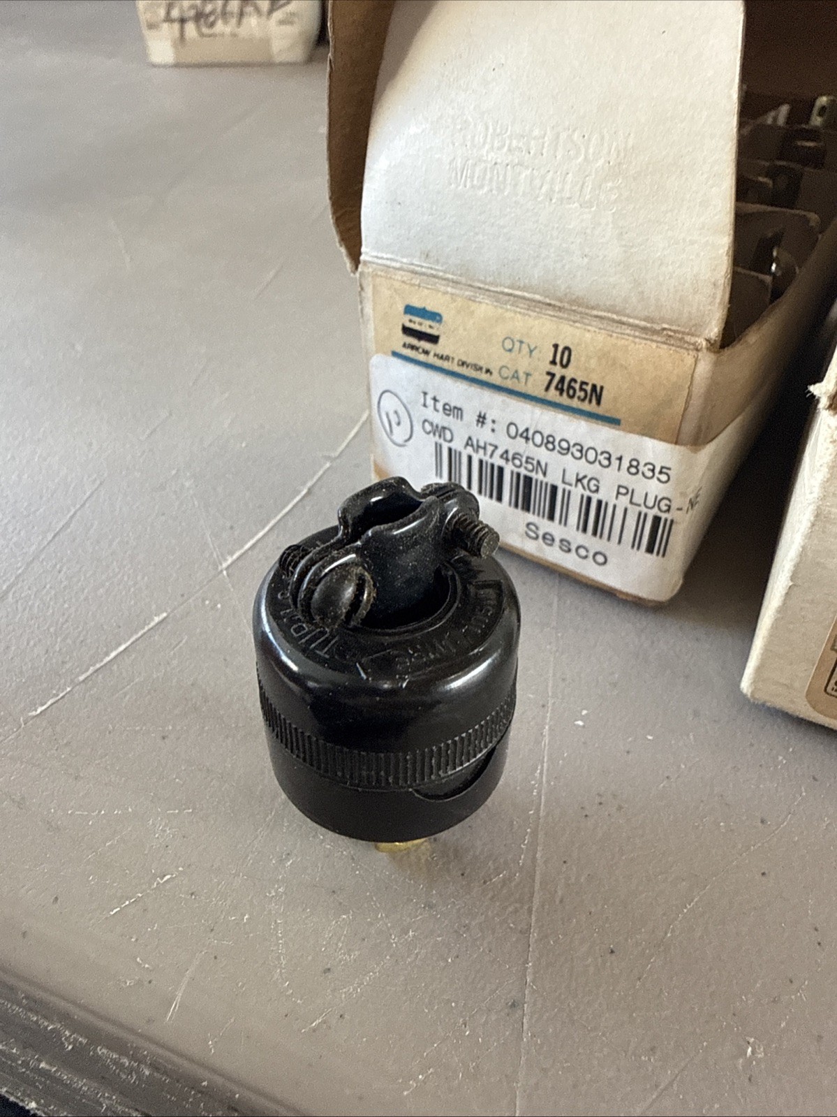 Lot of 16. 7465N Arrow Hart Midget Locking Plug 15 Amp, 25 Volt