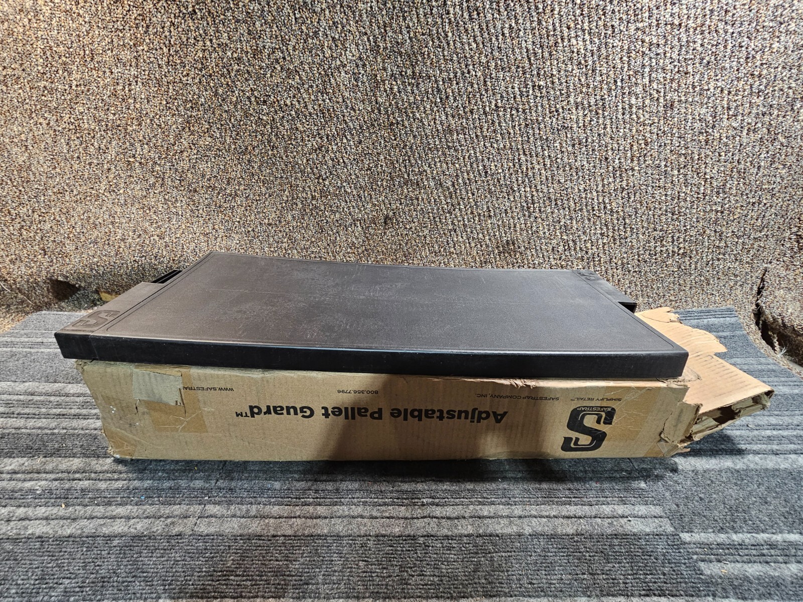 Safe Strap 0774-003 Adjustable 12″ H Black Plastic Pallet Guard
