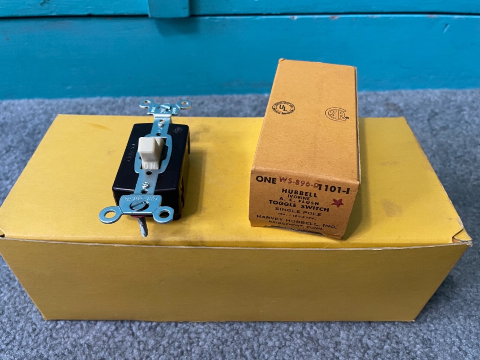NEW 10 BOXES HARVEY HUBBELL A.C. FLUSH TOGGLE SWITCHES #1101-1 IVORINE WS-896-D