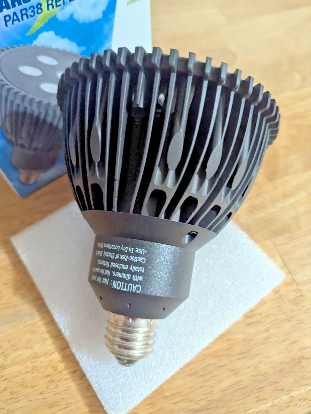 NEW in Box TOPAZ LED 21W PAR38 Reflector Light Bulb 50000 Hours CREE SP-15 3200K