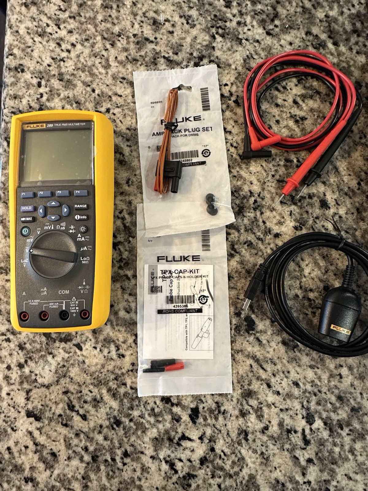 FLUKE 289 TRUE RMS ELECTRONIC LOGGING DIGITAL MULTIMETER W/ LEADS & CLIPS