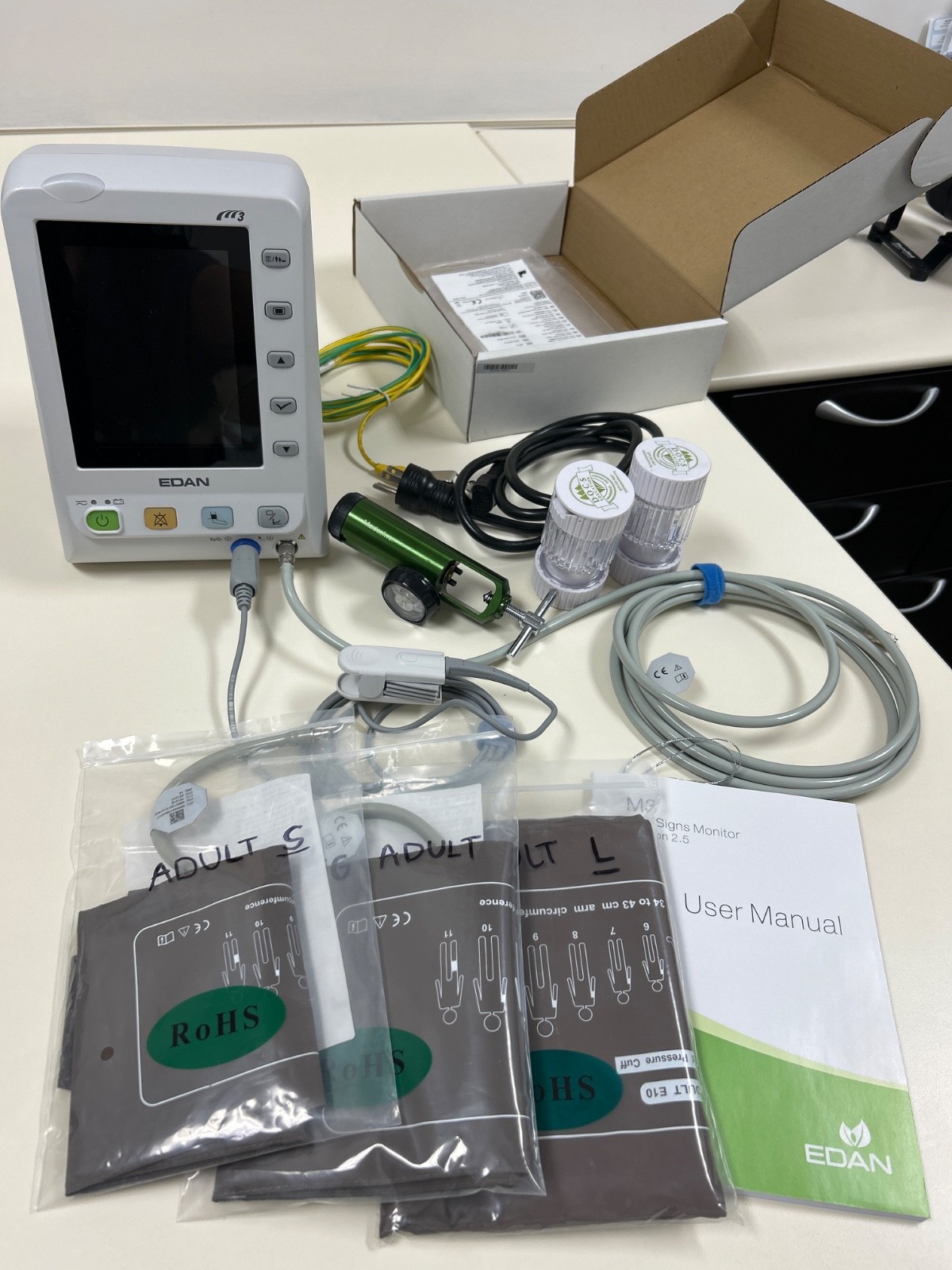 Edan M3 Vital Signs Monitor 5.7″ Full Color TFT Screen w/ NIBP & SpO2