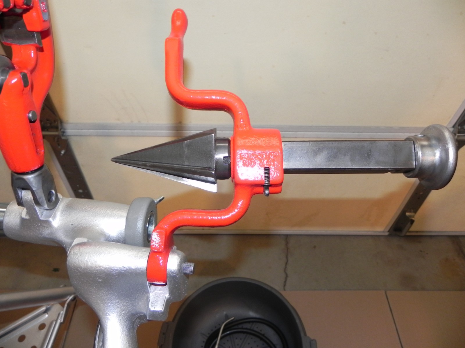 RIDGID 300 PIPE THREADER 115 V, 38 RPM,341,360, 311, 2 die heads refurbished