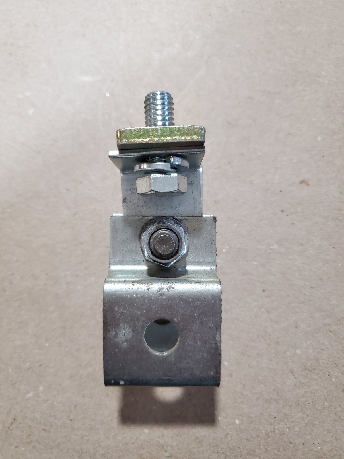 BOLTED TRACK HANGER ASSEMBLY. 14 Ga. Track Duct O Wire FC-CHIF