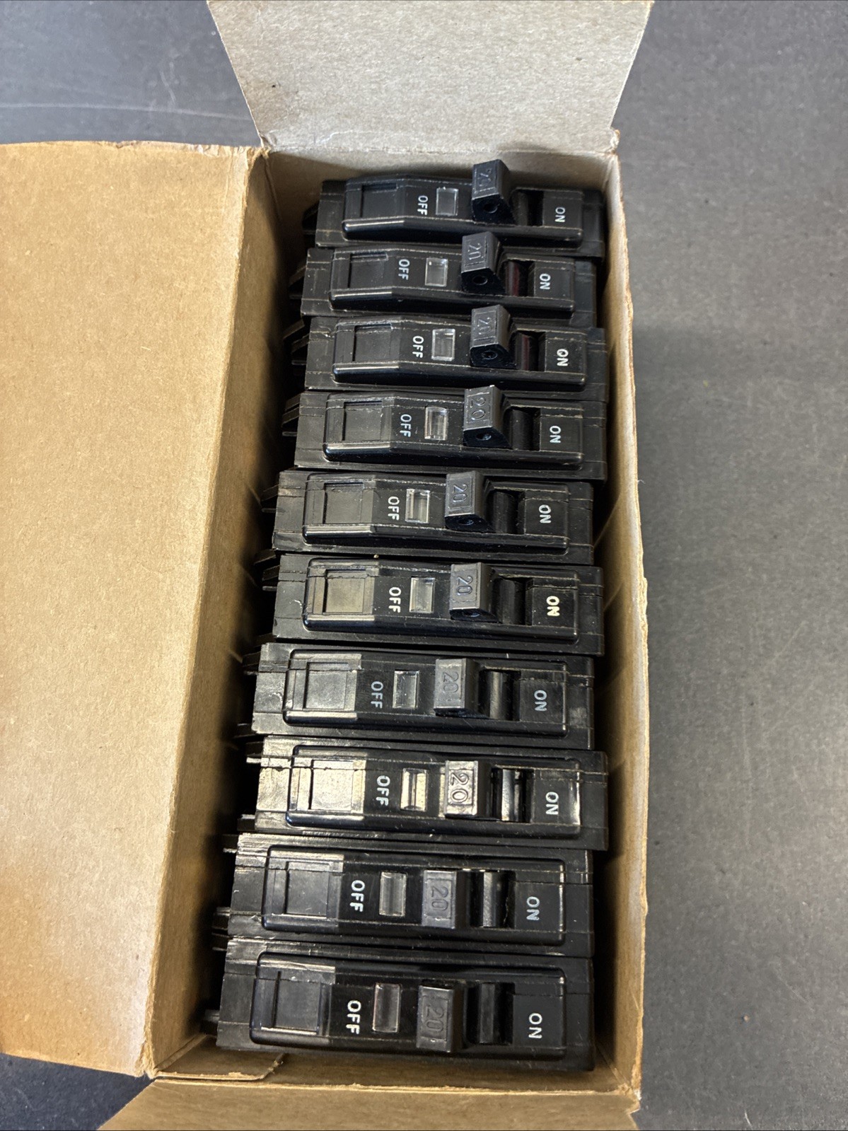 Lot Of 10 Square D QO 120 Circuit Breakers 120 / 240 Vac 20 Amp Single Pole