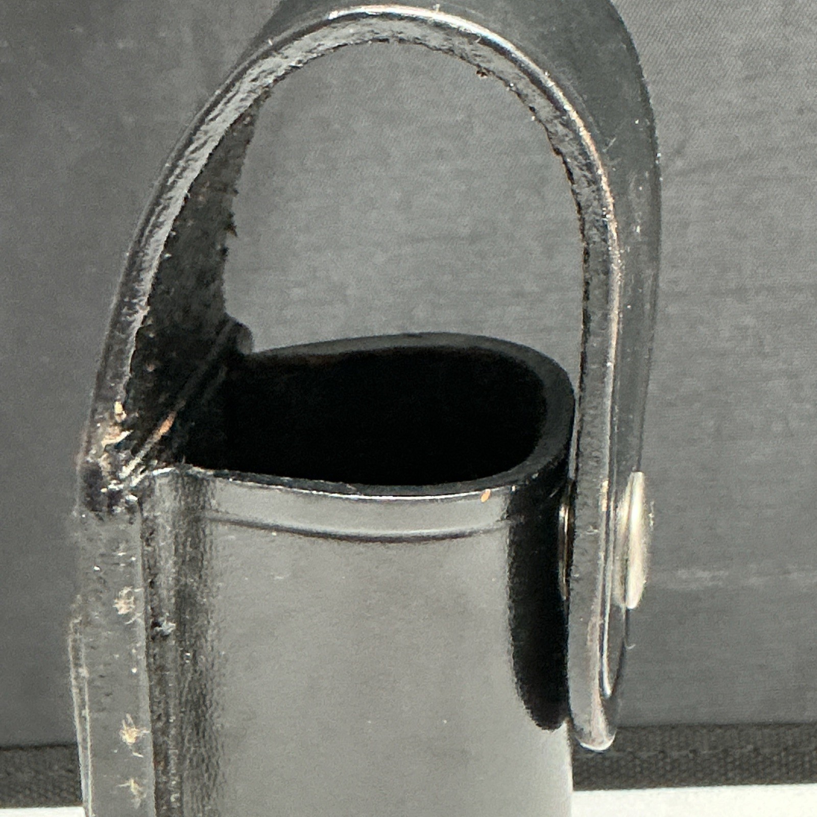 Black Molded Leather Flashlight Pouch Duty Belt Holder Stinger 26110