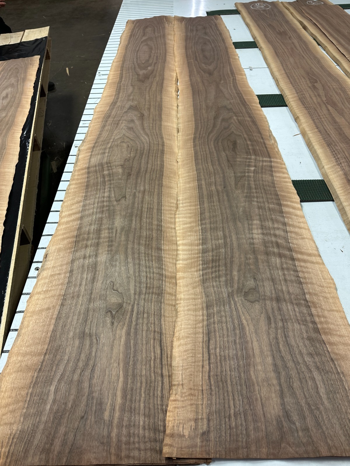 Walnut Raw Wood Veneer 2 sheets 99» x 12» 320i
