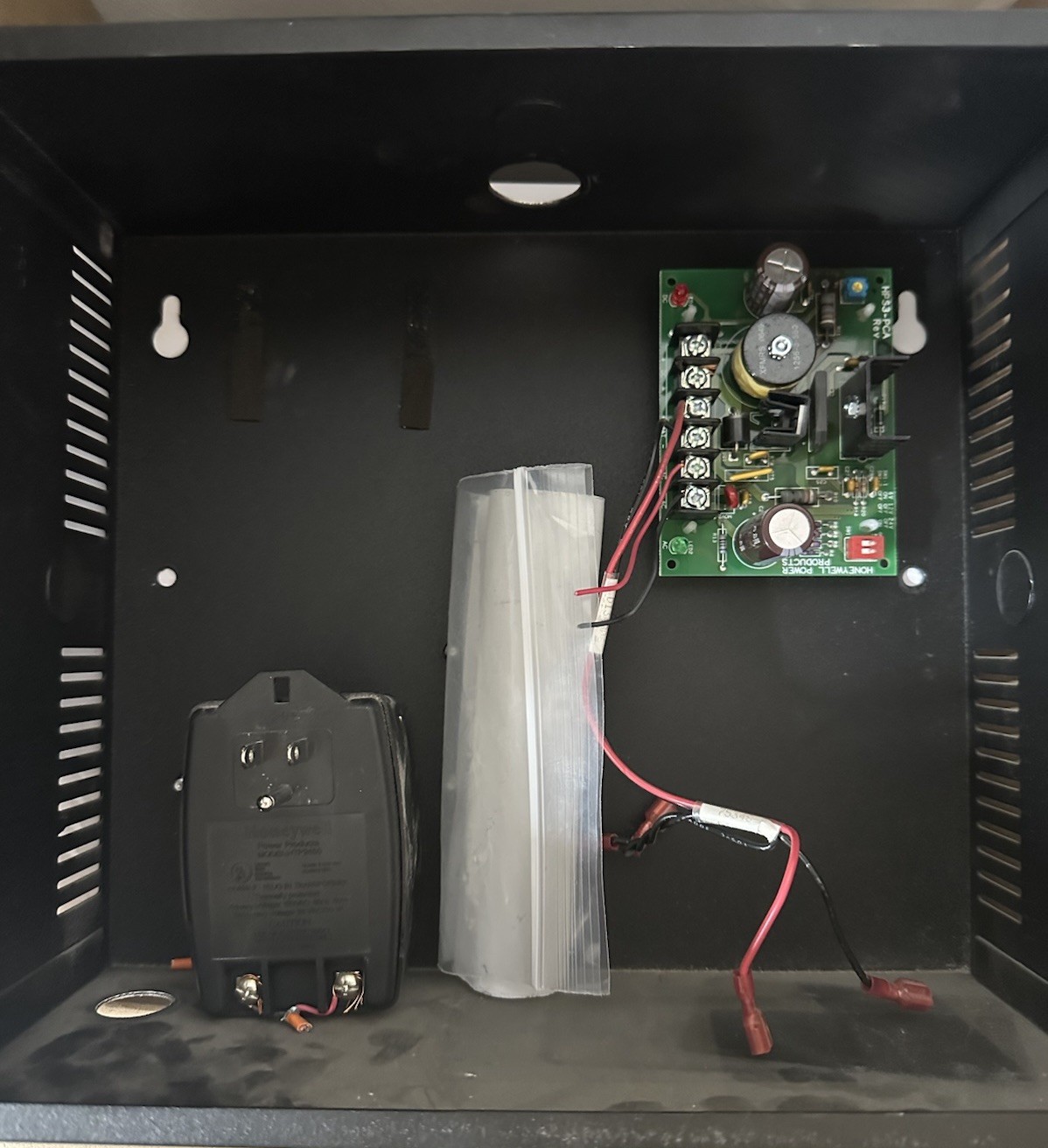 HONEYWELL HPS123 – 6/12VDC 2.5A Power Supply Kit.