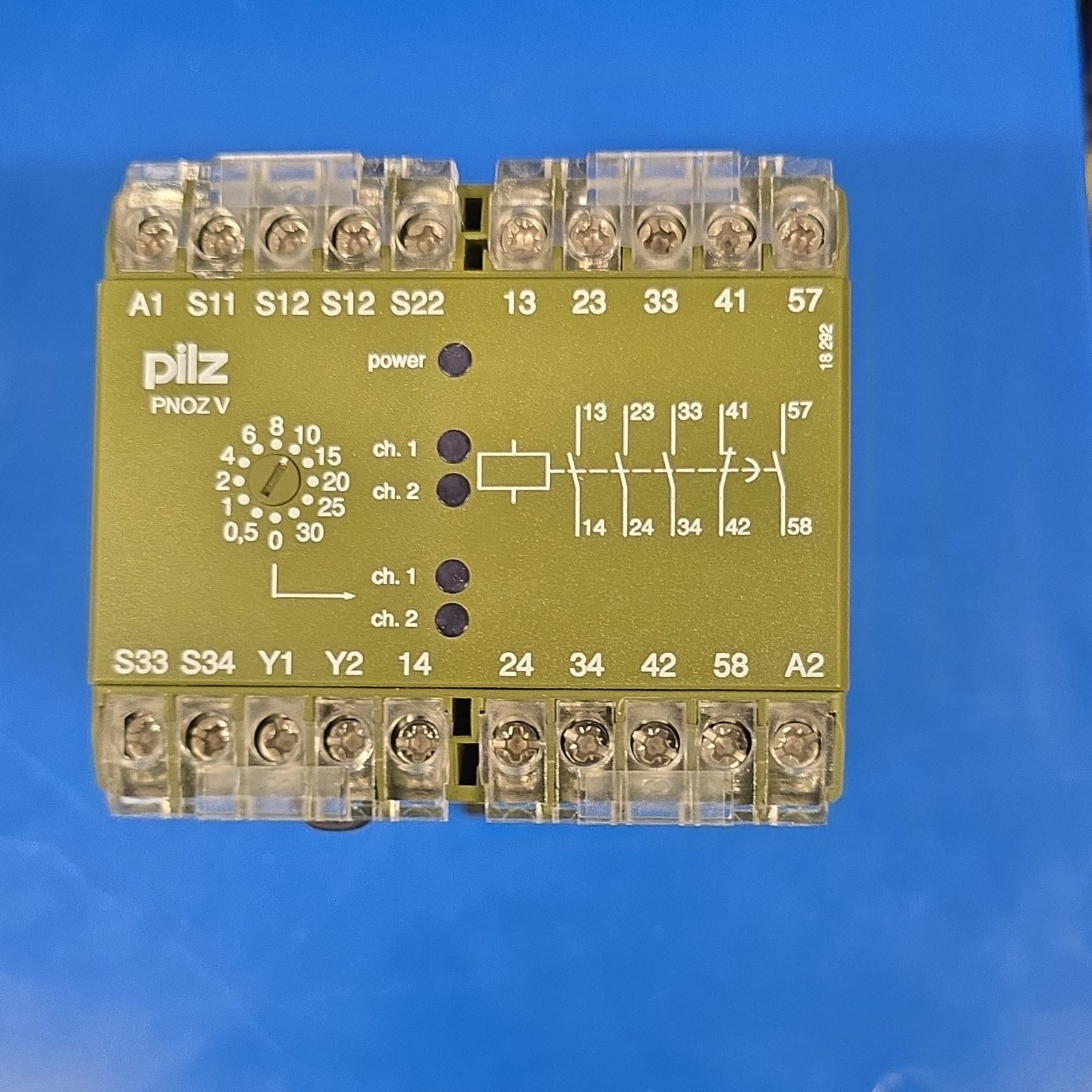 Pilz PNOZ V 30s Safety Relay 24 VDC 3NO/1NC w/ Indicator 474790