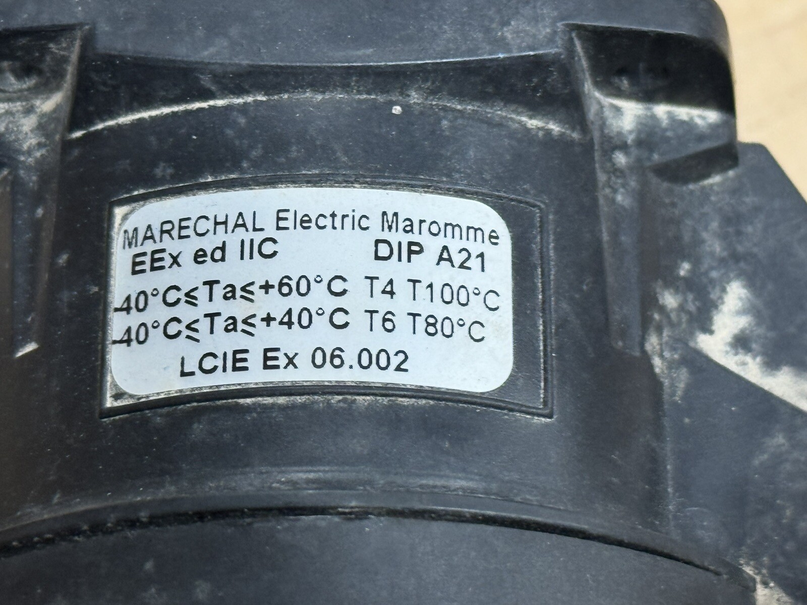 MELTRIC DXN-3 2P+N+E 32 AMP 60 Hz RECEPTACLE