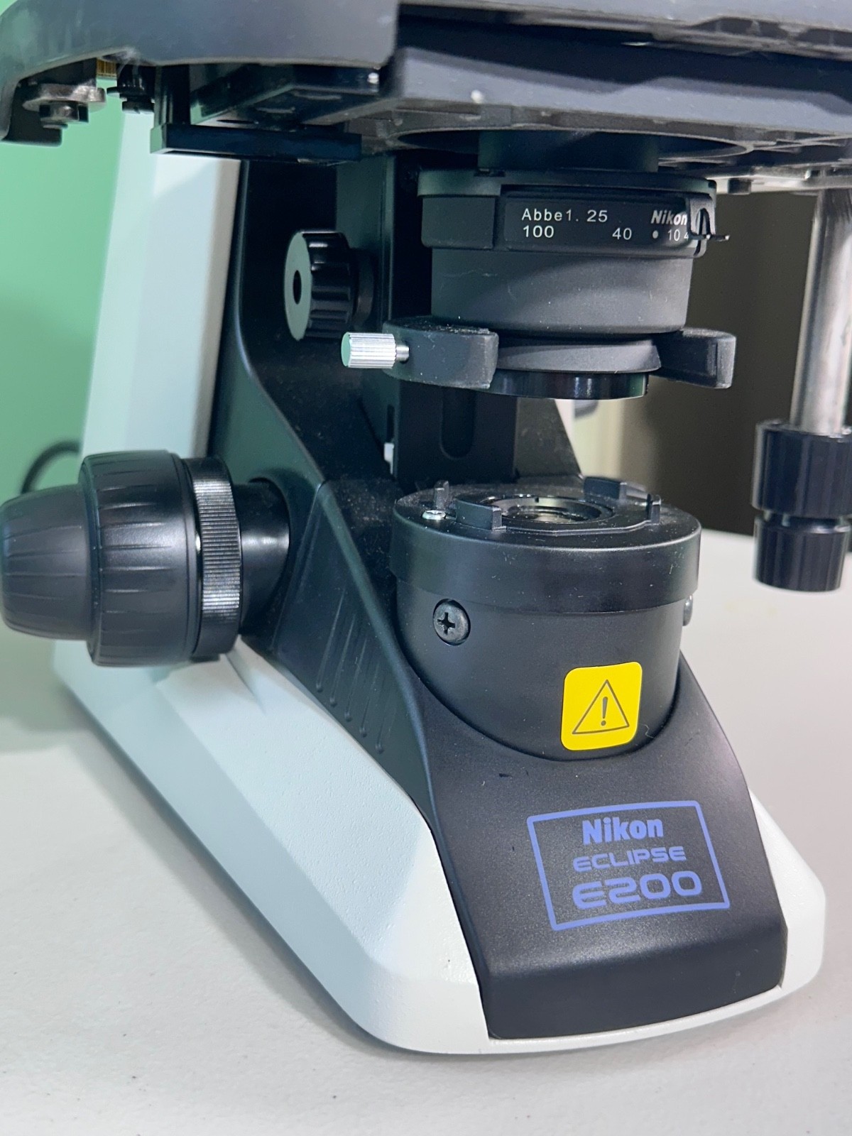 Nikon Eclipse E200 Binocular Microscope 4x 10x 40x 100x Oil LED Excellent