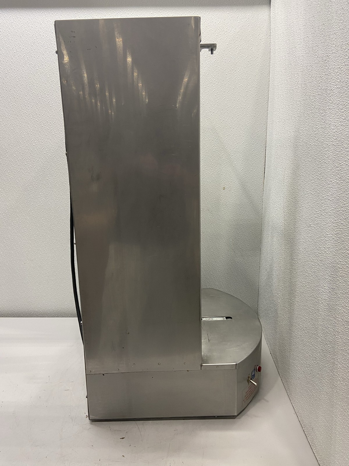 AutoGyros 65 lb. Vertical Natural Gas Gyro Broiler 4LG