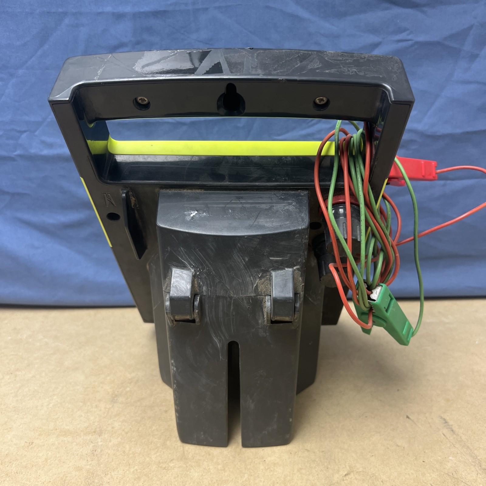 PATRIOT SOLARGUARD 150 SOLAR POWERED FENCE CHARGER 10 MILE / 40 ACRE
