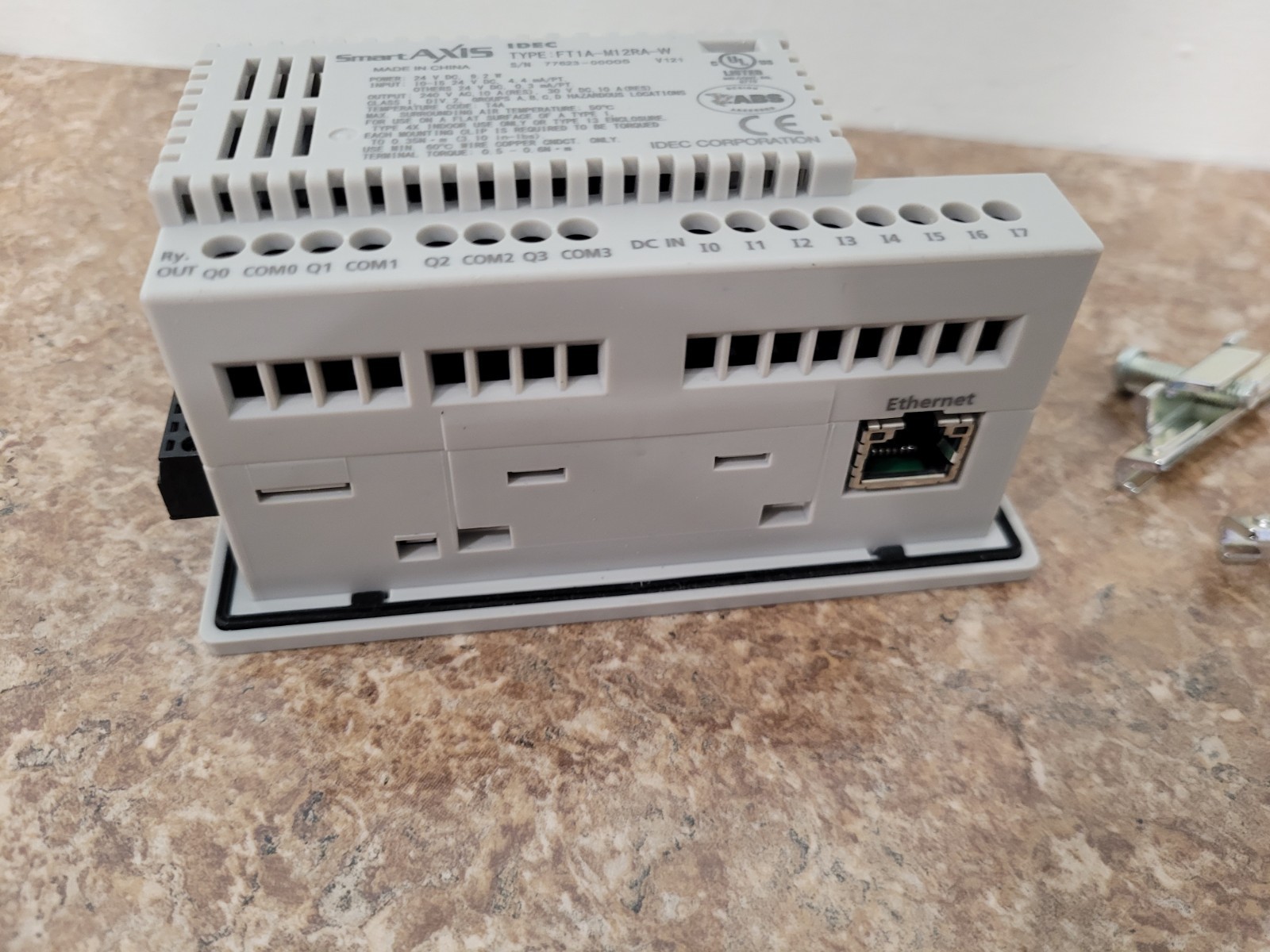 IDEC FT1A-M12RA-W HMI+PLC 3.7″ Monochrome 8/4 I/O 10A Relay Light Gray SmartAXIS
