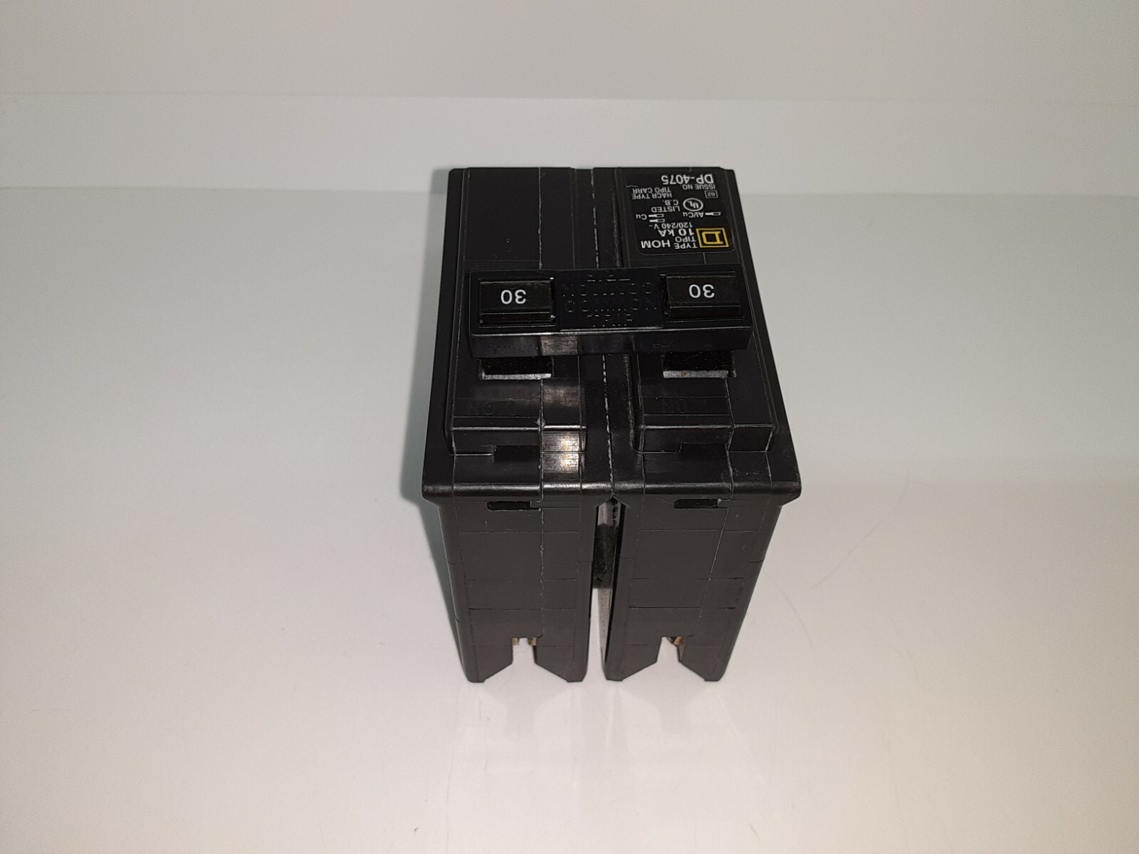 SQUARE D HOM230 30 AMP 2 POLE 240 VOLT CIRCUIT BREAKER TYPE HOM