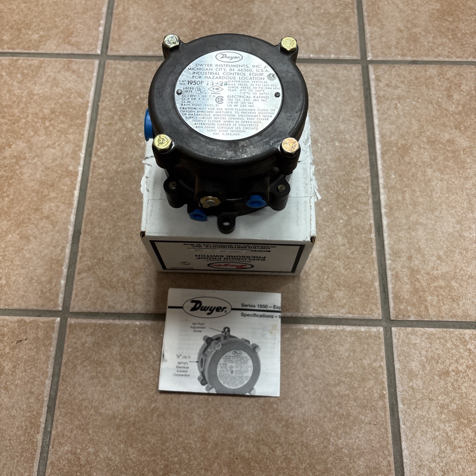 Dwyer 1950-20-2F Explosion-Proof Pressure Switch New Open Box Made In The USA