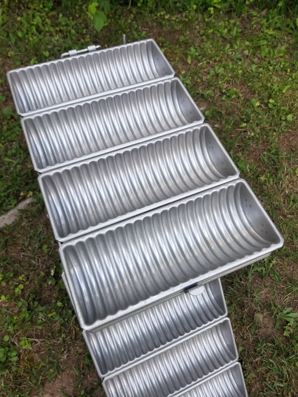 Chicago Metallic 48514 Glazed Aluminized Steel Crimped Round 4 Loaf Bread Pan