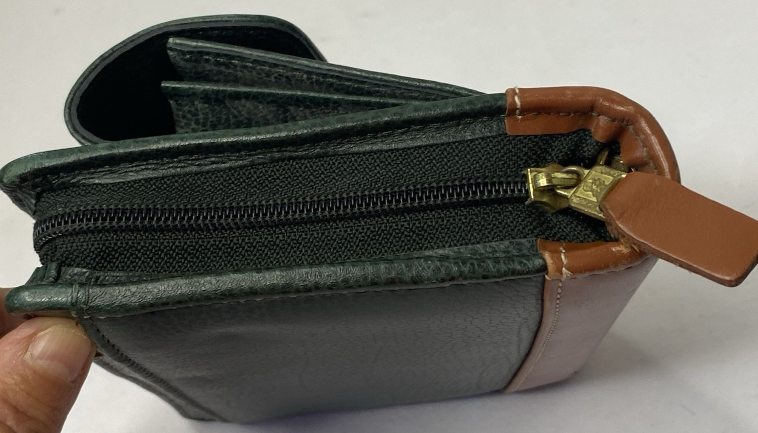 VINTAGE FRANKLIN QUEST ZIP PLANNER LEATHER GREEN/BROWN W/ADJ STRAP 6-1″ RINGS