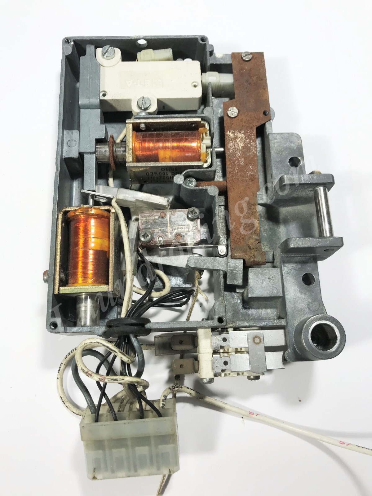 Y23002897 USED MAYTAG DOOR LOCK 208-240V 50-60HZ (TIMER MODEL 2 DOOR SWITCHES)