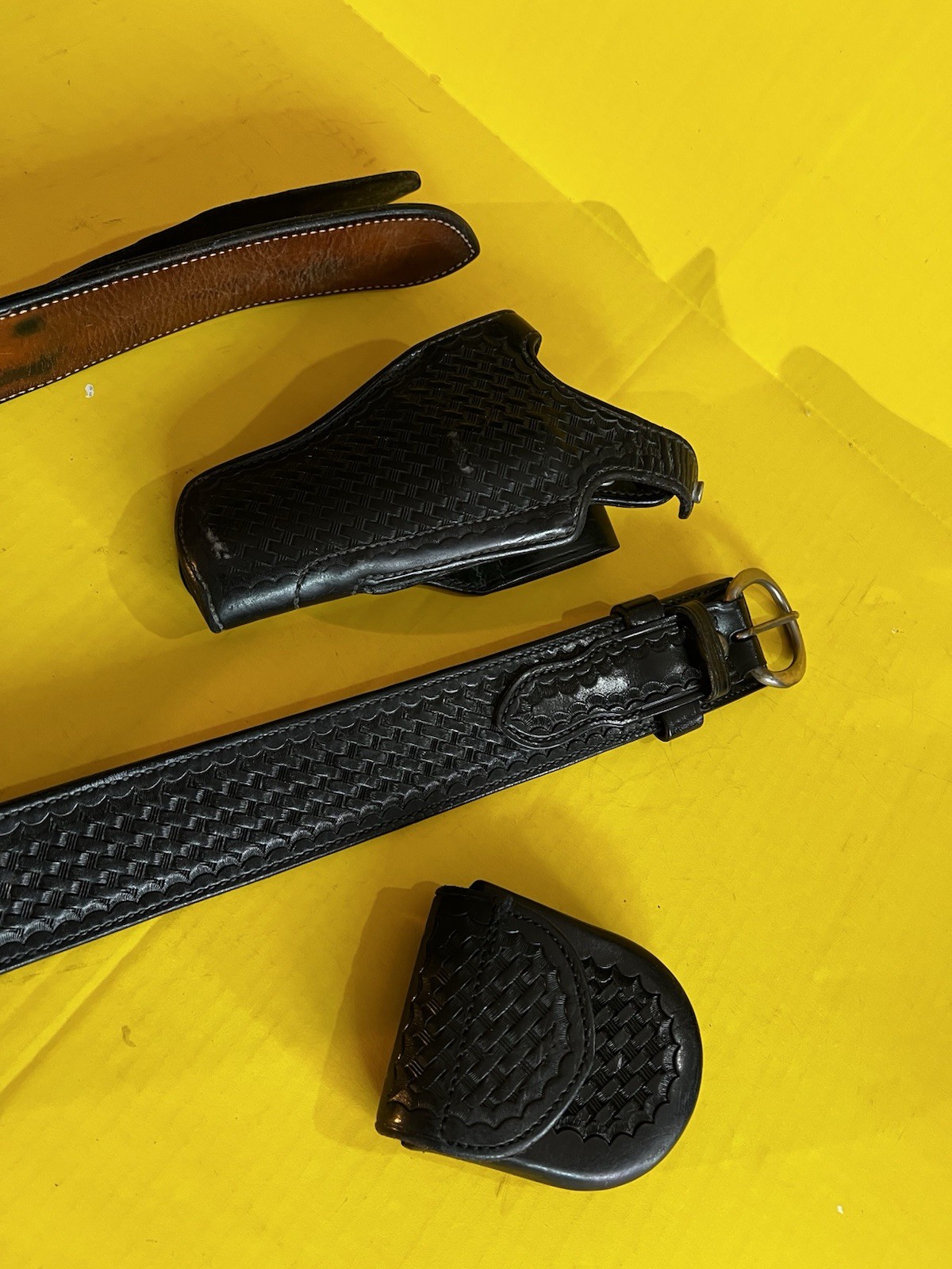 Bianchi #350 Basket Weave Holster, Leather Belt Size 38, Safariland Handcuff
