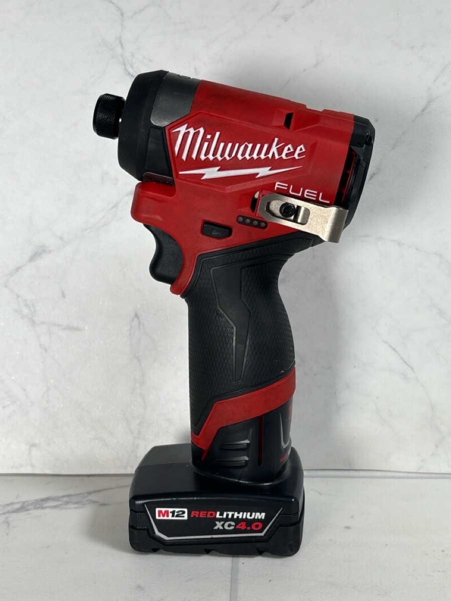 Milwaukee M12 12V 1/2″ Drill & 1/4″ Impact Driver Set w/ XC4.0 Batte (A1G009950)