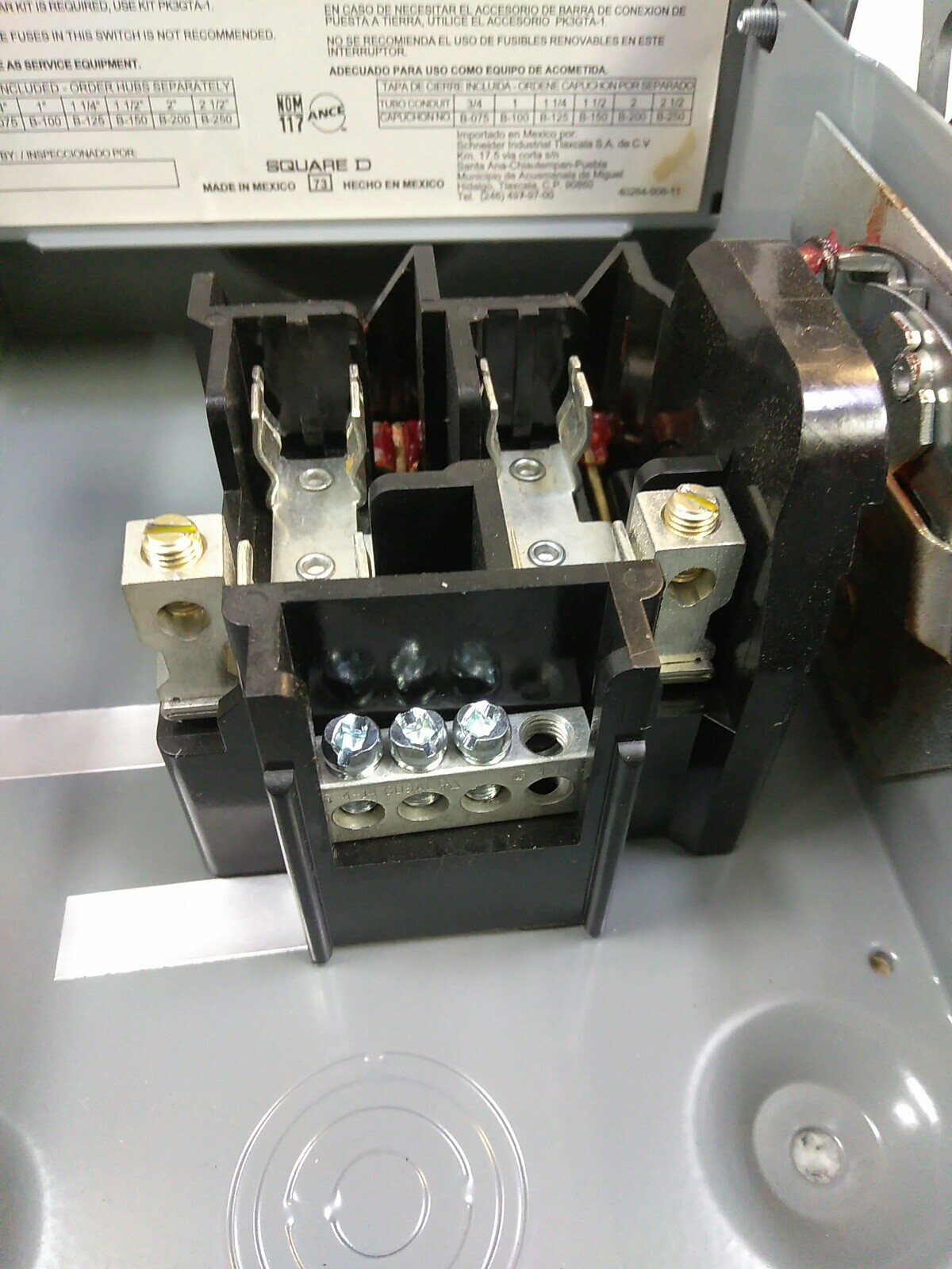 Square D D221NRB SER E3 Disconnect 30A 240VA SAFETY Switch TYPE 3R (BMBS-2B