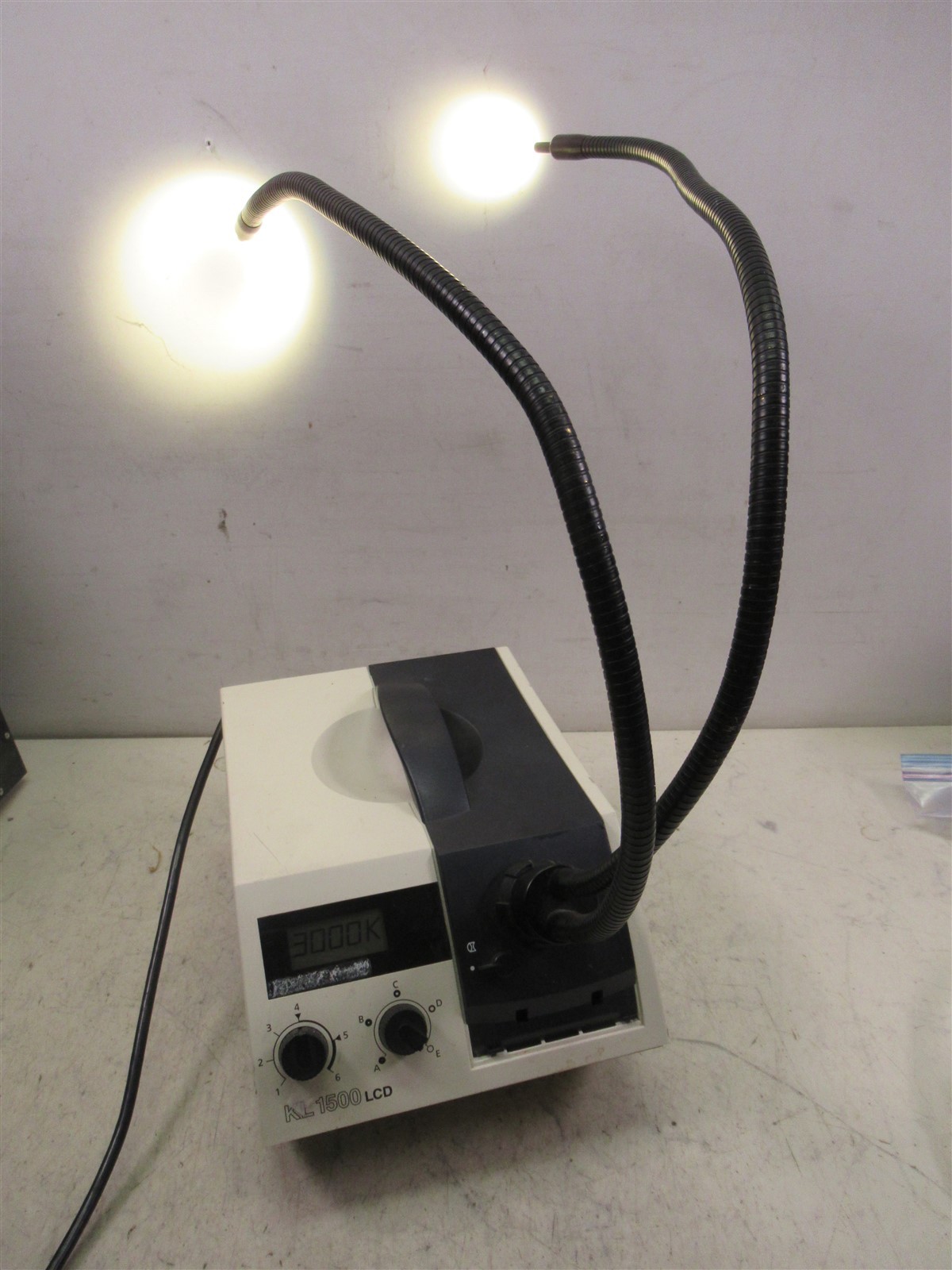 Schott KL-1500 LCD Dual Fiber Optic Light Source High-Intensity Microscopy