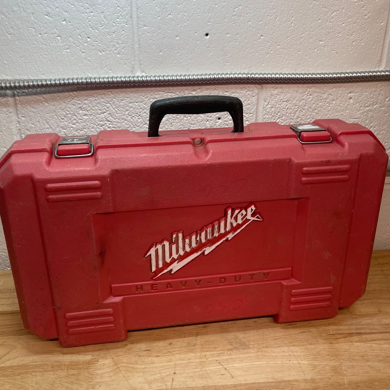 Milwaukee 1107-1 1/2» Corded Right Angle Drill with case