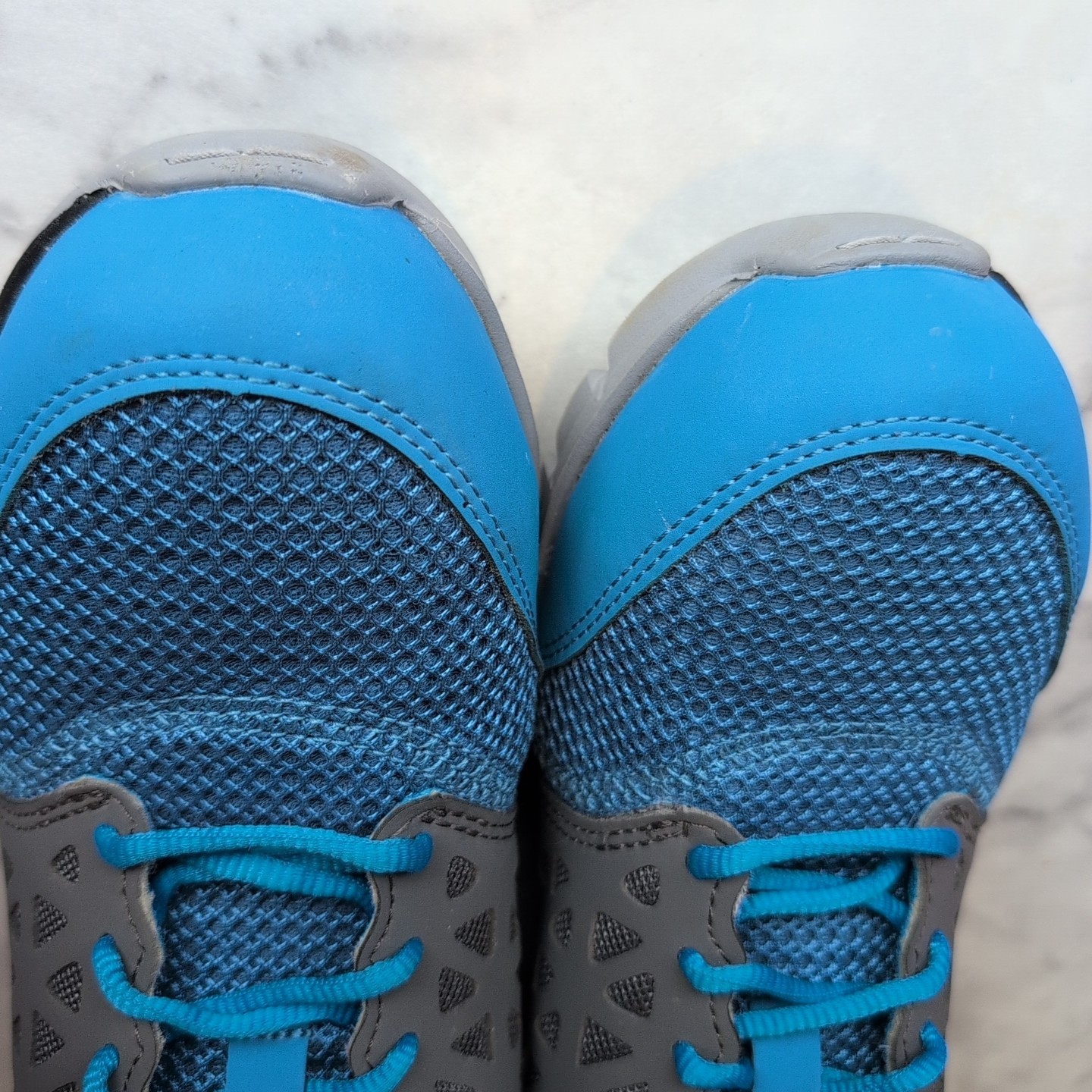 Reebok Women’s Size 8 Work Shoe Alloy Toe Rubber Bottom Blue And Gray