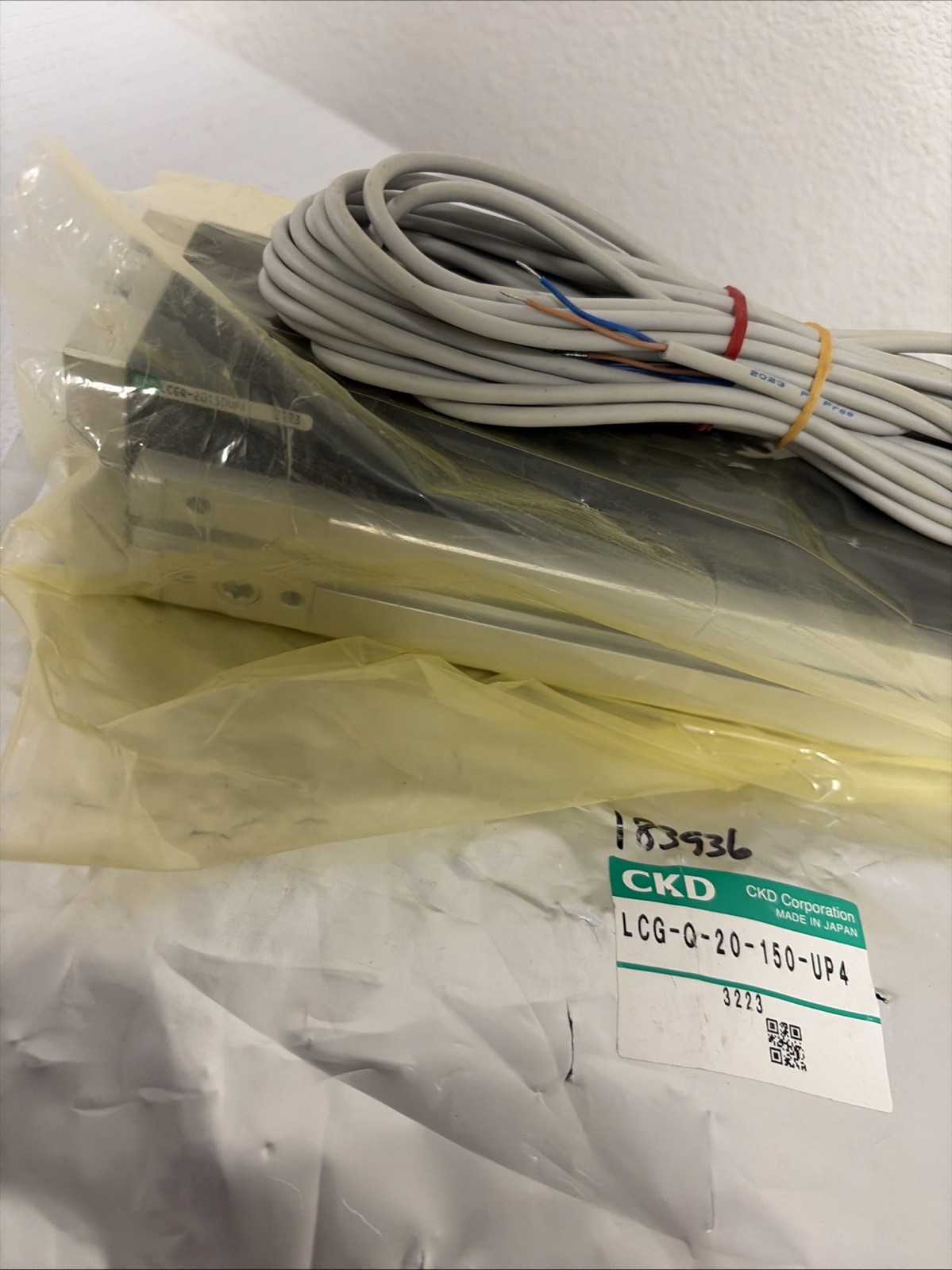 CKD LCG-Q-20-150-UP4 Linear Slide Cylinder w/ Sensor Cable