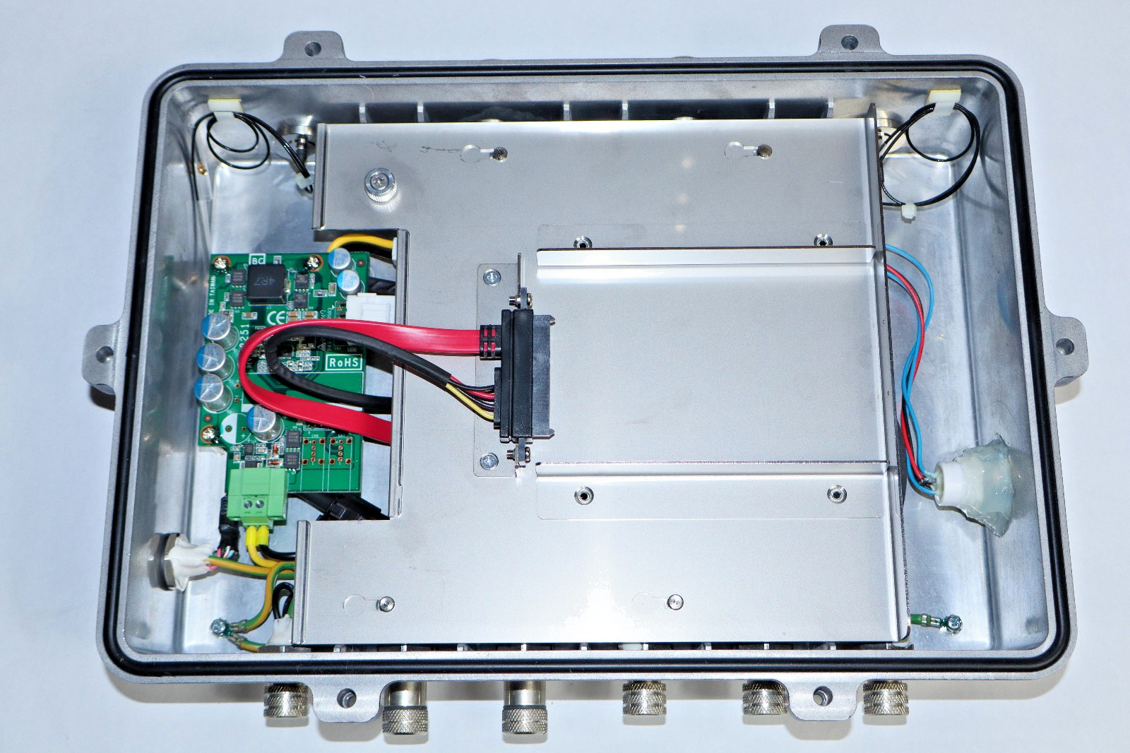 Axiomtek – Industrial computer – eBOX800-841-FL – Rugged IP67-rated