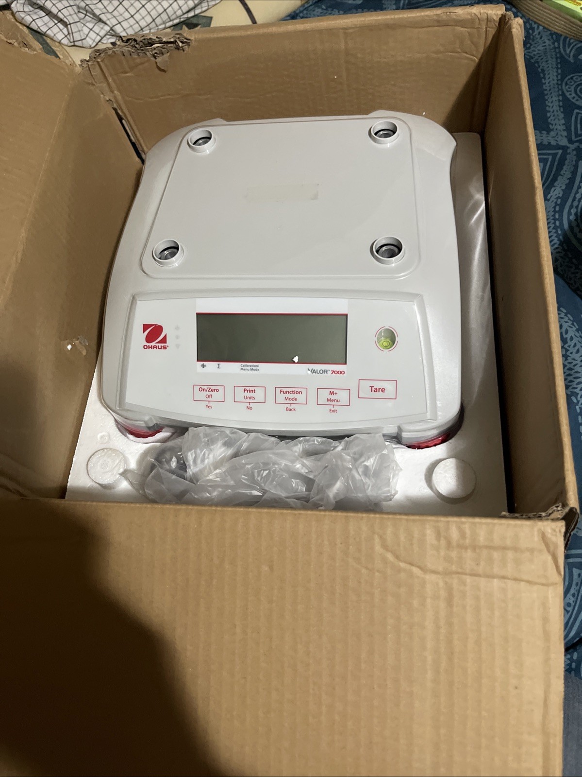 Ohaus V71P1502T Valor 7000 Compact Bench Scale 3 lb / 1.5 kg Capacity