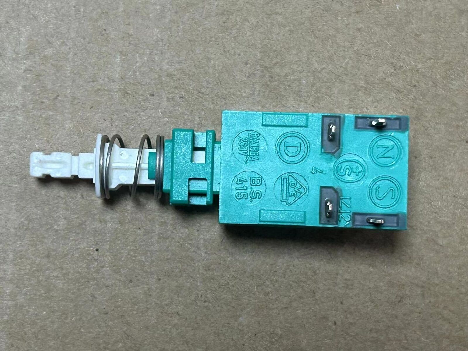 1pcs ITT SCHADOW NE 18 NE18 T70 NE18T70 Mains Power Switch 6A 250VAC