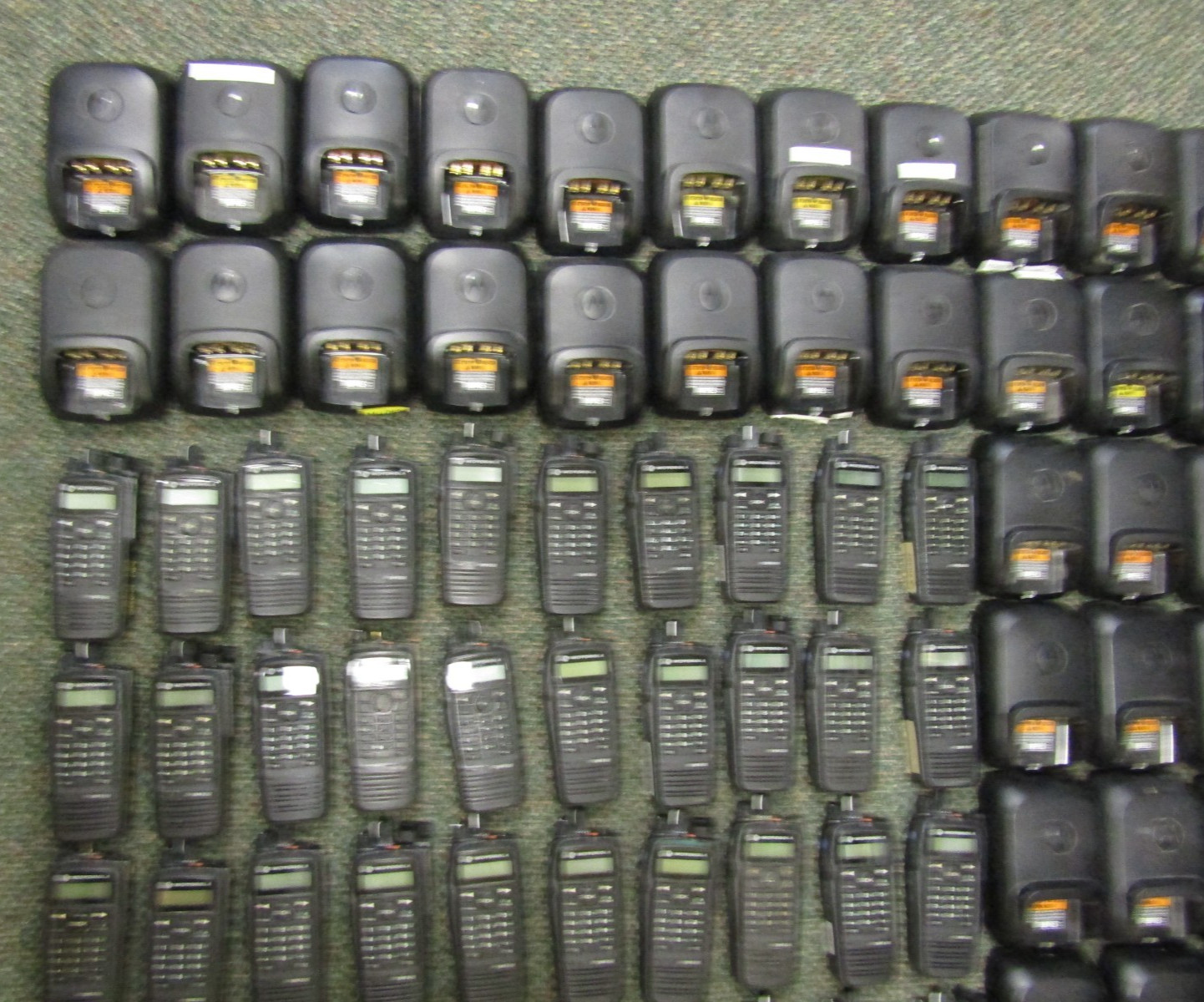 Lot of FIFTY Motorola XPR6580 AAH55UCH9LB1AN 800/900MHz Two Way Radios w Charger
