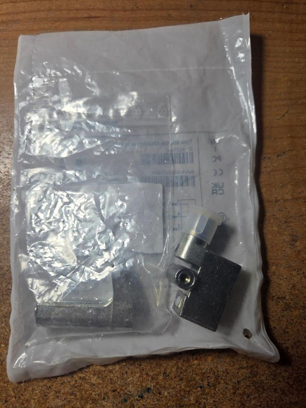 TURCK BIM-IKE-AP6X-H1141 W/KLI SENSOR (NEW IN PACKAGE)