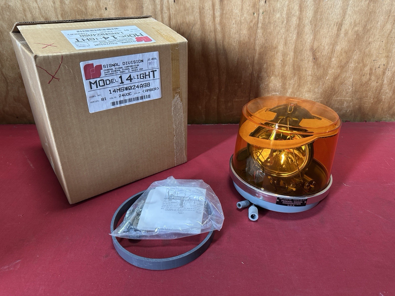 Federal Signal Model 14MS Rotating Light Emergency Beacon MS 51317-03