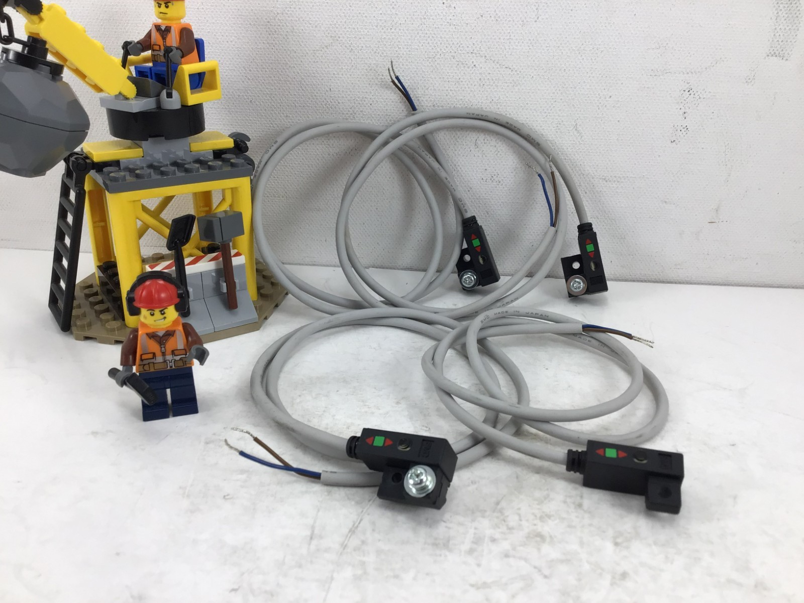 D-J79W – SMC – 4 PART LOT!! – PROXIMITY REED SWITCH ACTUATOR – *NEW OLD STOCK!*