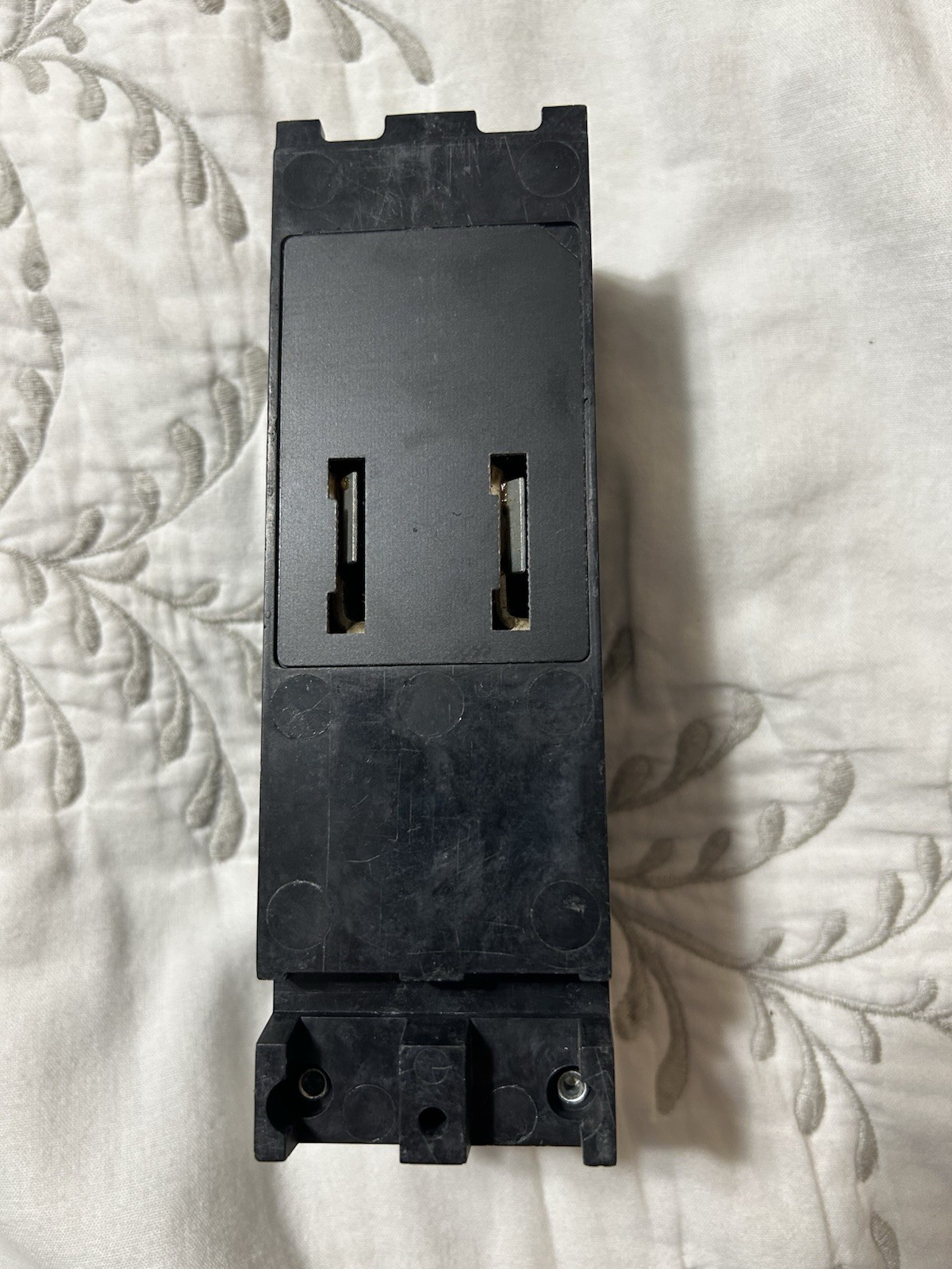 Eaton BJ2200 200A 2-Pole 120/240V plug on Type BR Circuit Breaker