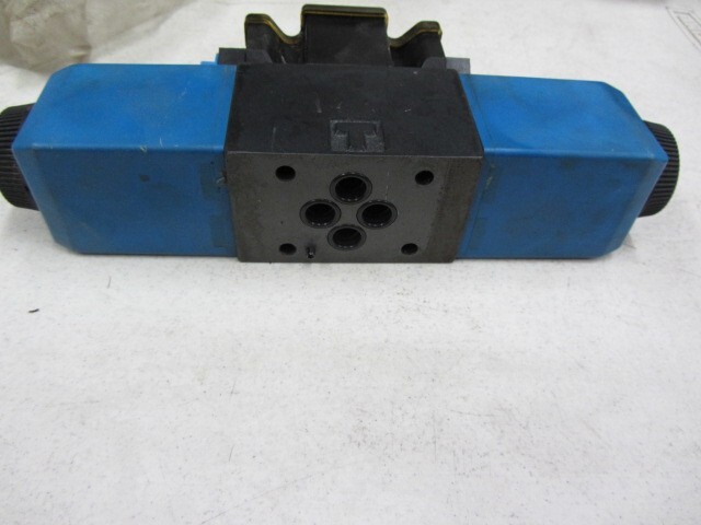 TEREX DIRECTIONAL VALVE PN 01-109300