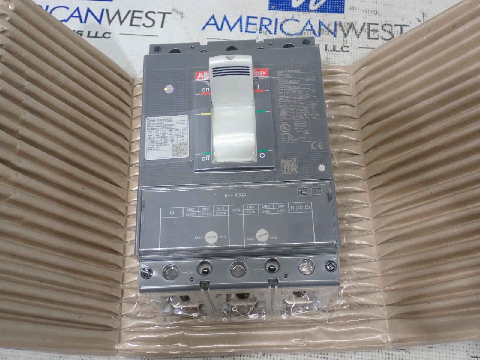 NEW ABB XT5NU340ABFF000XXX SACE TMAX XT5 N 400 3P 600V Circuit Breaker 35kA@480