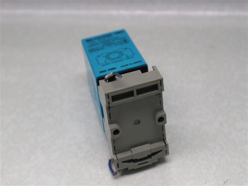 Idec RTE RTE-P11 RTEP11 Electronic Timer 24VAC/DC 120/240VAC 10A(Res.) w/ Socket