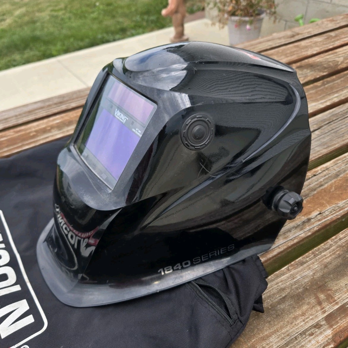Lincoln Electric Viking 1840 Series Auto-Darkening Welding Helmet Black