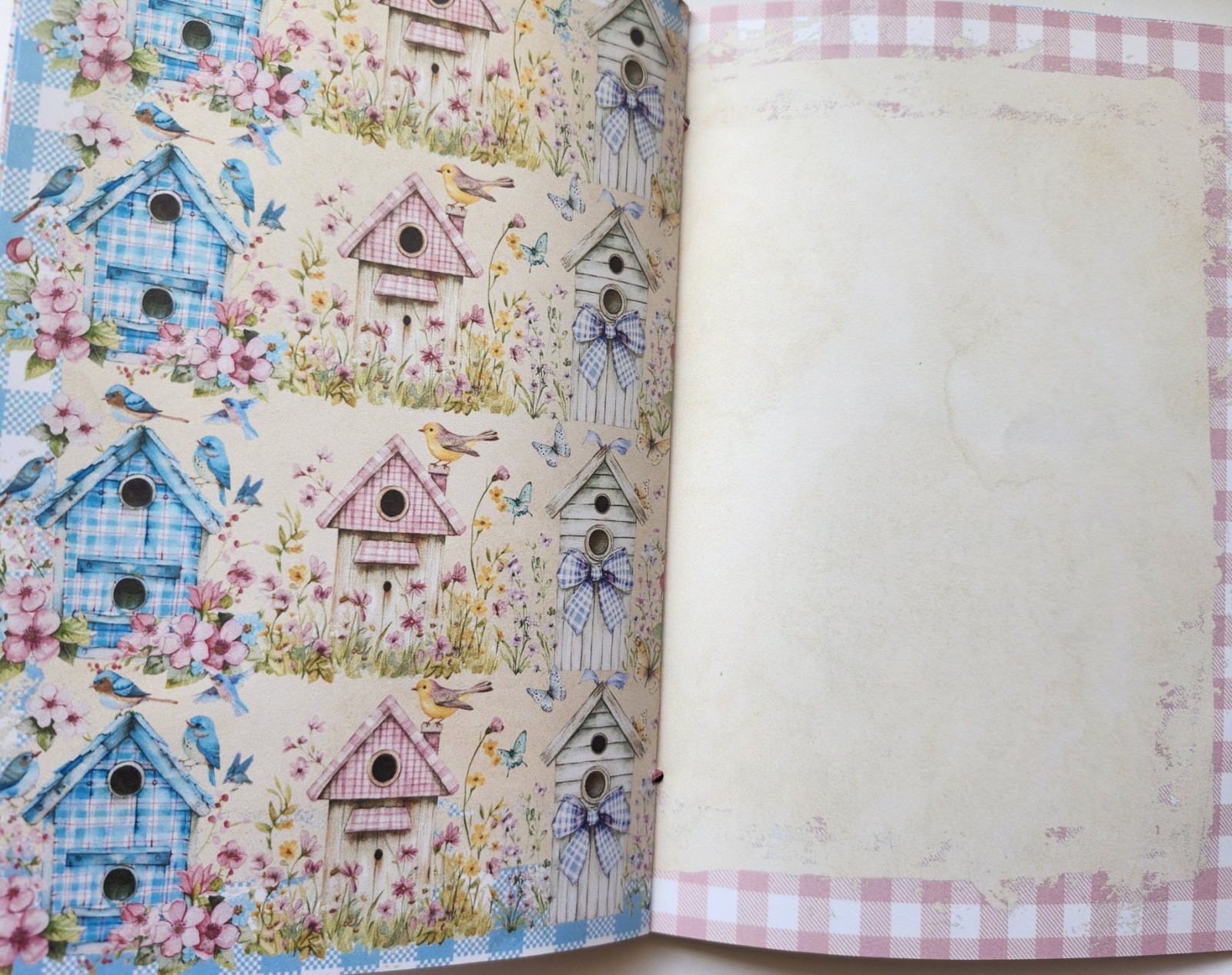 Junk Journal Booklet «COUNTRY GINGHAM» Farmhouse Cards, Pockets Ephemera 40Pg