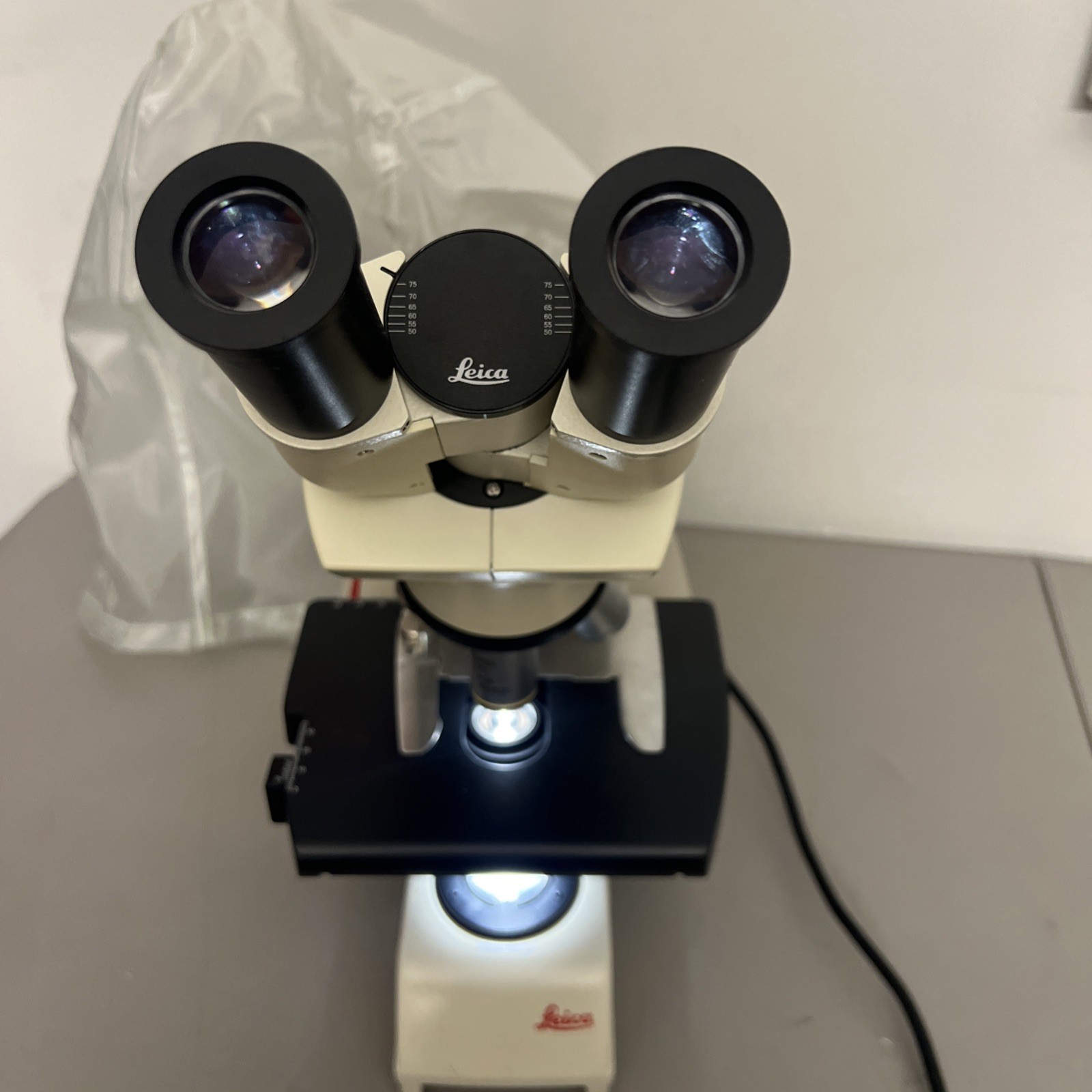 Leica DM500 Binocular Educational Microscope w/ 4x, 10x, 40x, 100x Objectives