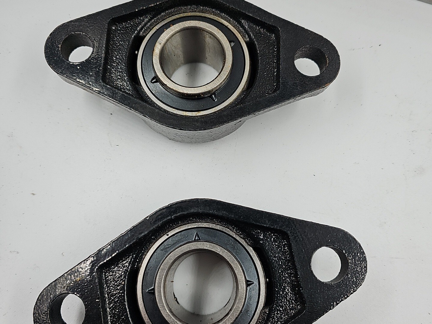 2 NorTrac Pillow Block Bearings 2-Bolt Round Mount 1.25 in, 32mm New